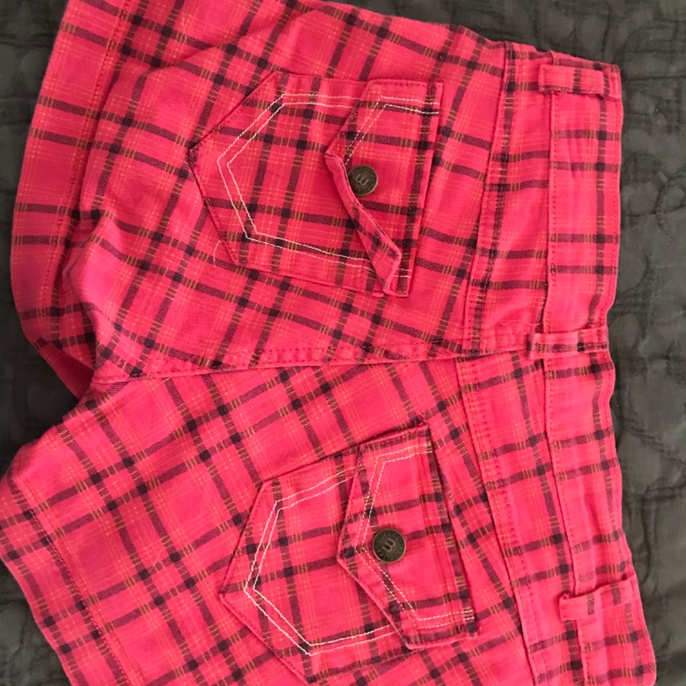 Shorts - Picture 3 of 4